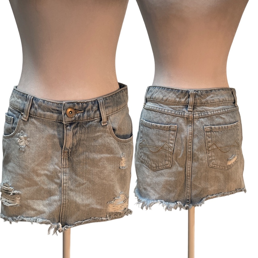 Mossimo Light Wash Blue Distressed Fringe Bottom Denim Mini Jean Skirt Jr Size 5